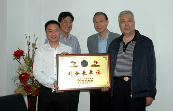 江蘇省中小企業(yè)協(xié)會(huì)會(huì)長(zhǎng)于登和來上上集團(tuán)調(diào)研