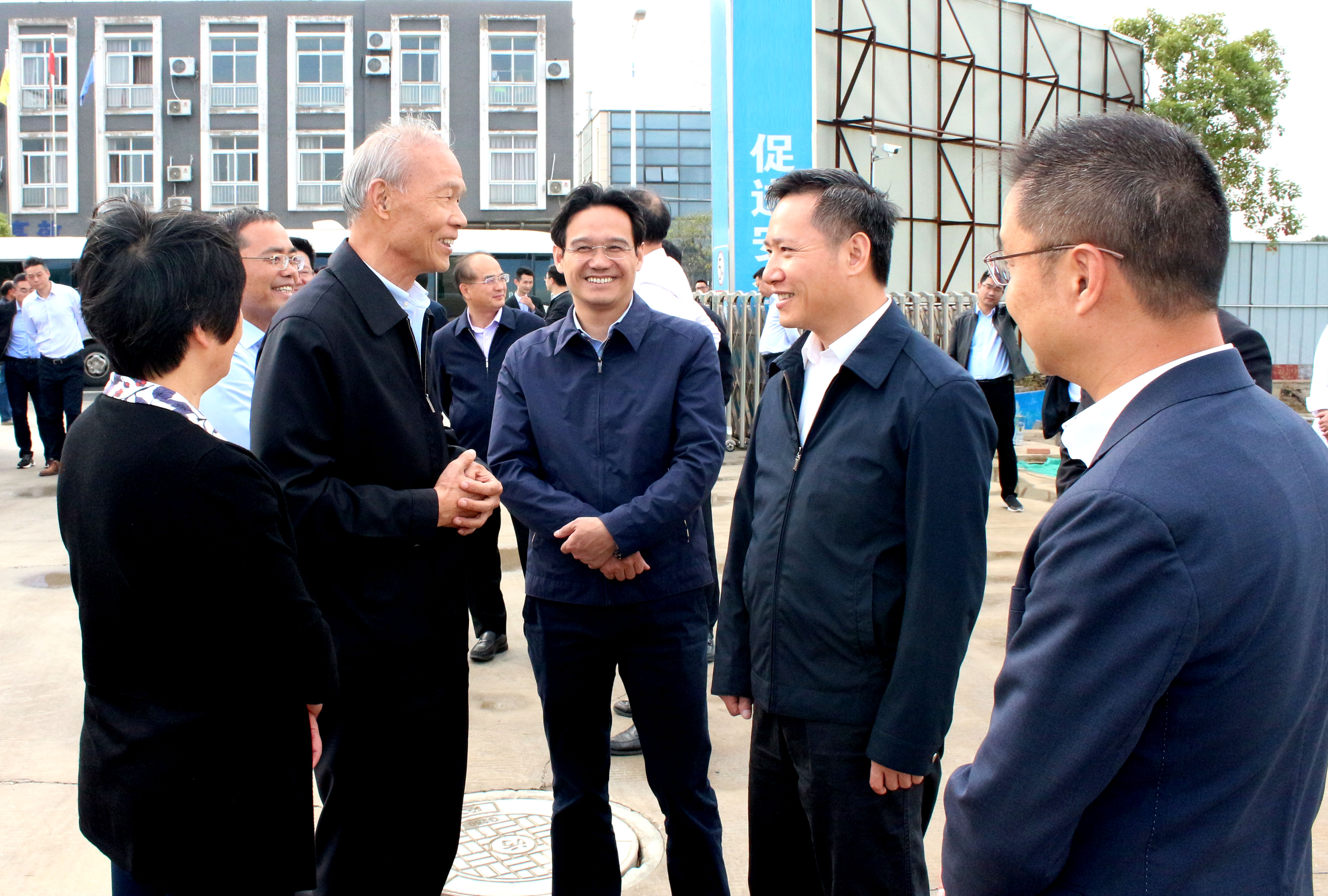 溧陽市四套班子領(lǐng)導一行來上上電纜新廠區(qū)督查